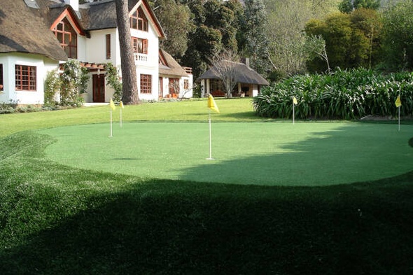 Toronto backyard putting green